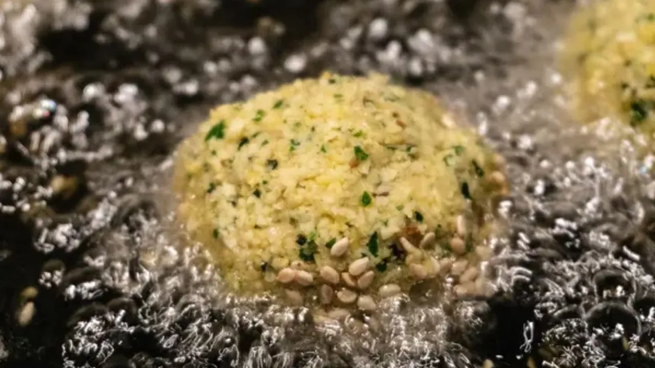 Solusi Ampuh Agar Minyak Goreng Tidak Berubah Warna