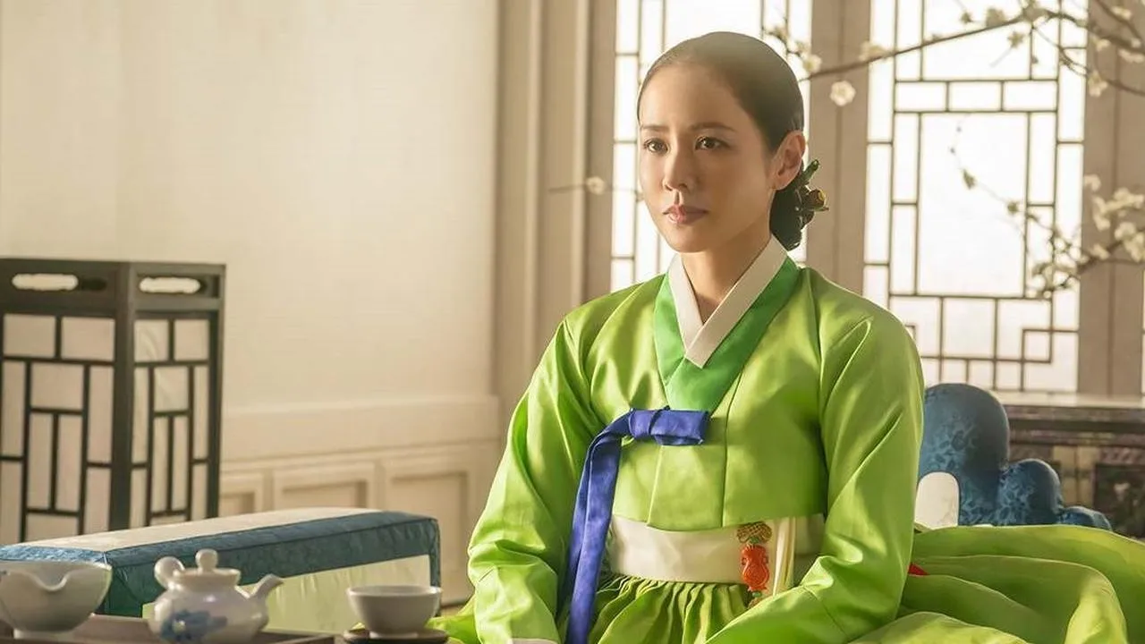 Son Ye Jin Buka Suara Soal Peran Ibu Sekaligus Aktris