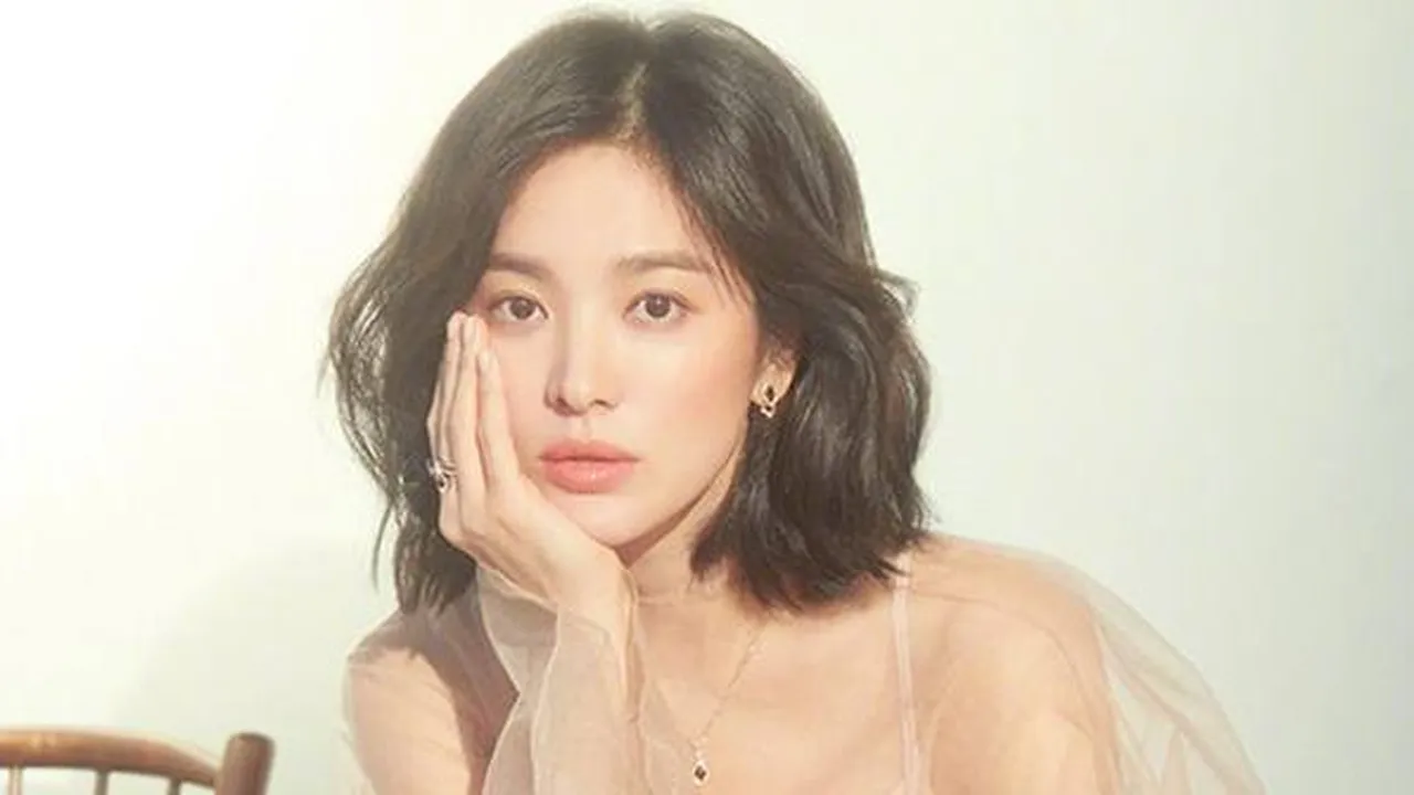 Song Hye Kyo Baru Pulang Dari Thailand di Hari Song Joong Ki Gugat Cerai Song Hye Kyo Baru Pulang Dari Thailand di Hari Song Joong Ki Gugat Cerai