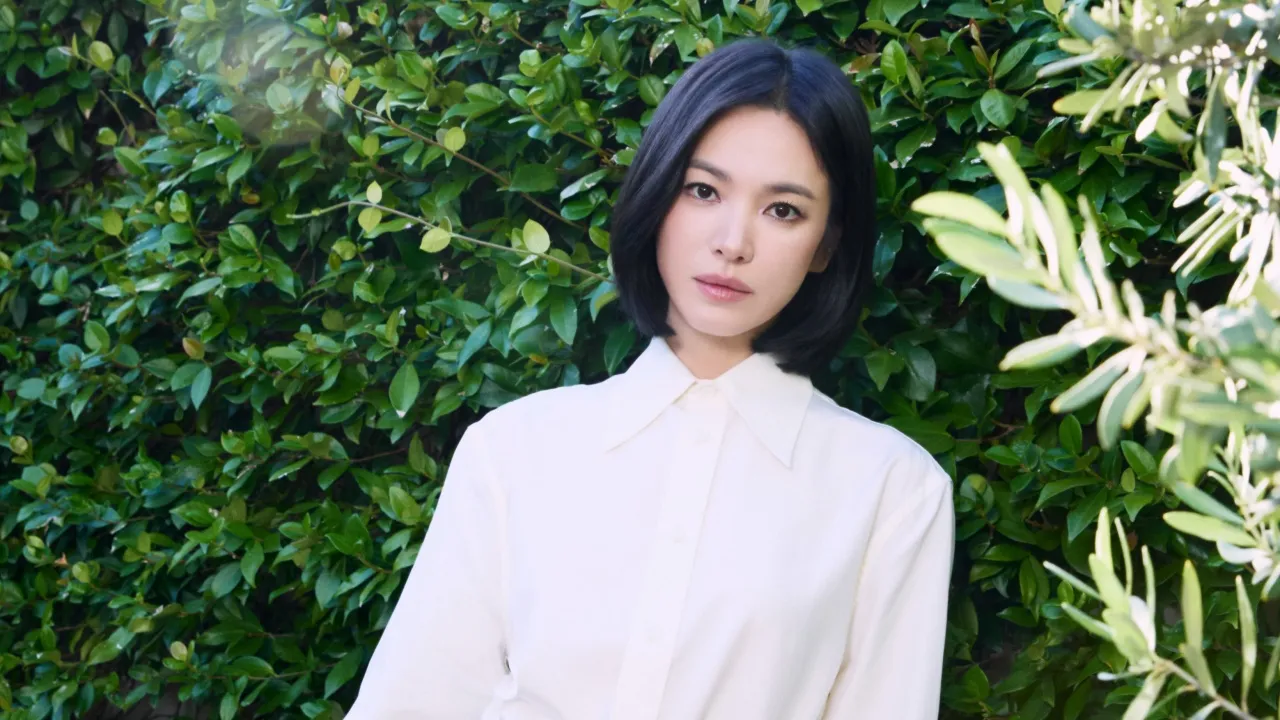 Song Hye Kyo Gabung STAND, Rilis Foto Profil Natural