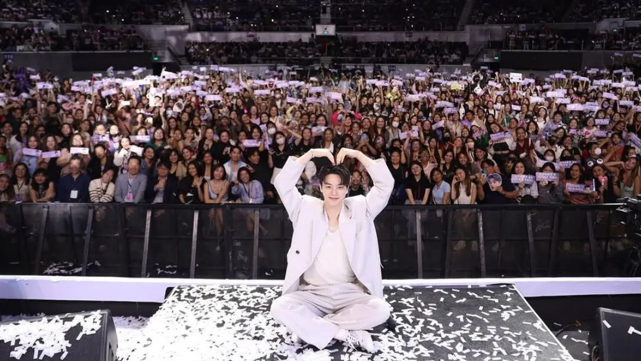 Song Kang Gelar Fan Meeting Perdana Usai Wamil