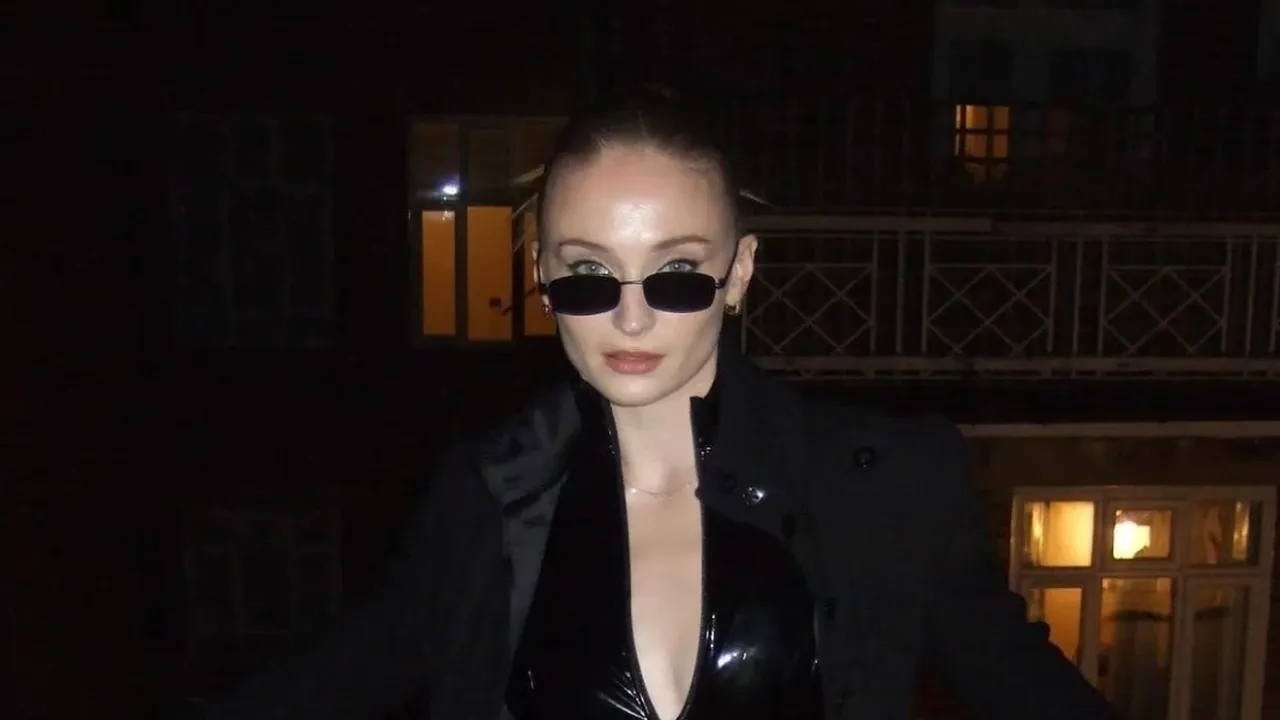 Sophie Turner Dipastikan Bakal Memerankan Karakter Lara Croft di Serial 'TOMB RAIDER'