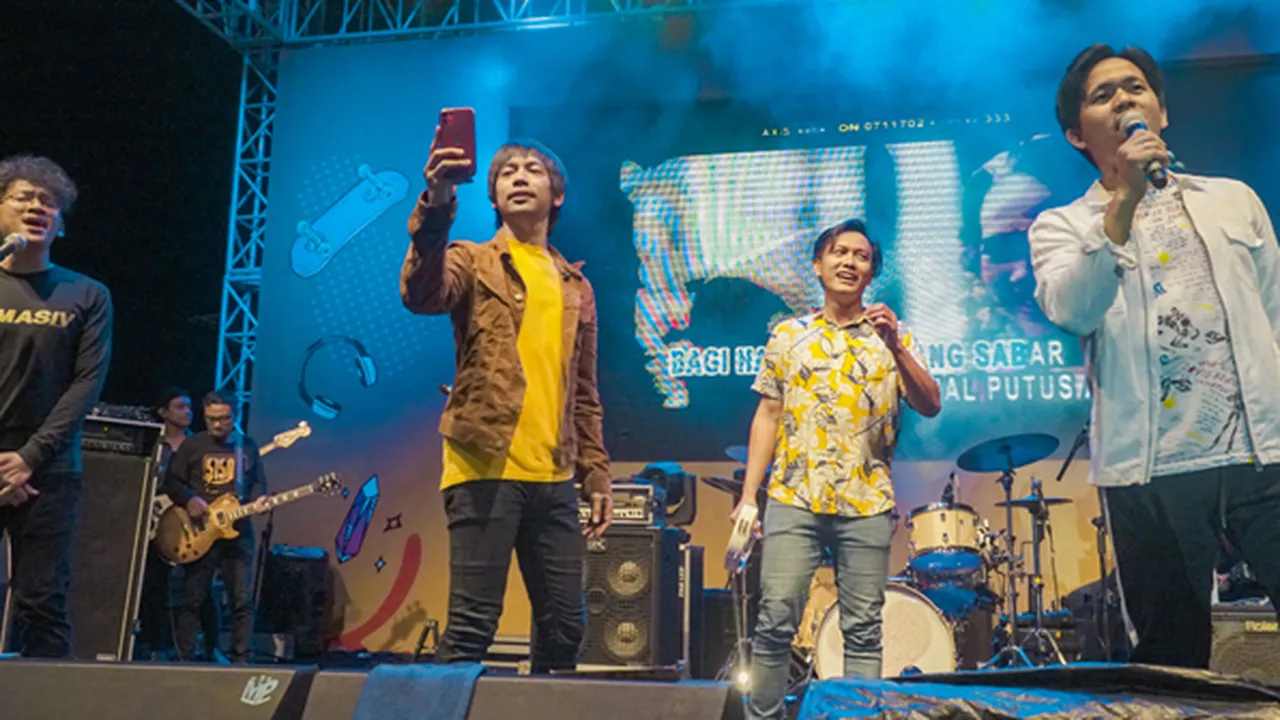 Spektakuler, D'Masiv - Oom Leo Berkaraoke Meriahkan IM3 Ooredoo Collabonation Jember