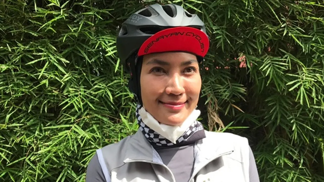 Steffy Burase Edukasi Pesepeda Cara Gowes Aman di Tengah Pandemi Steffy Burase Edukasi Pesepeda Cara Gowes Aman di Tengah Pandemi