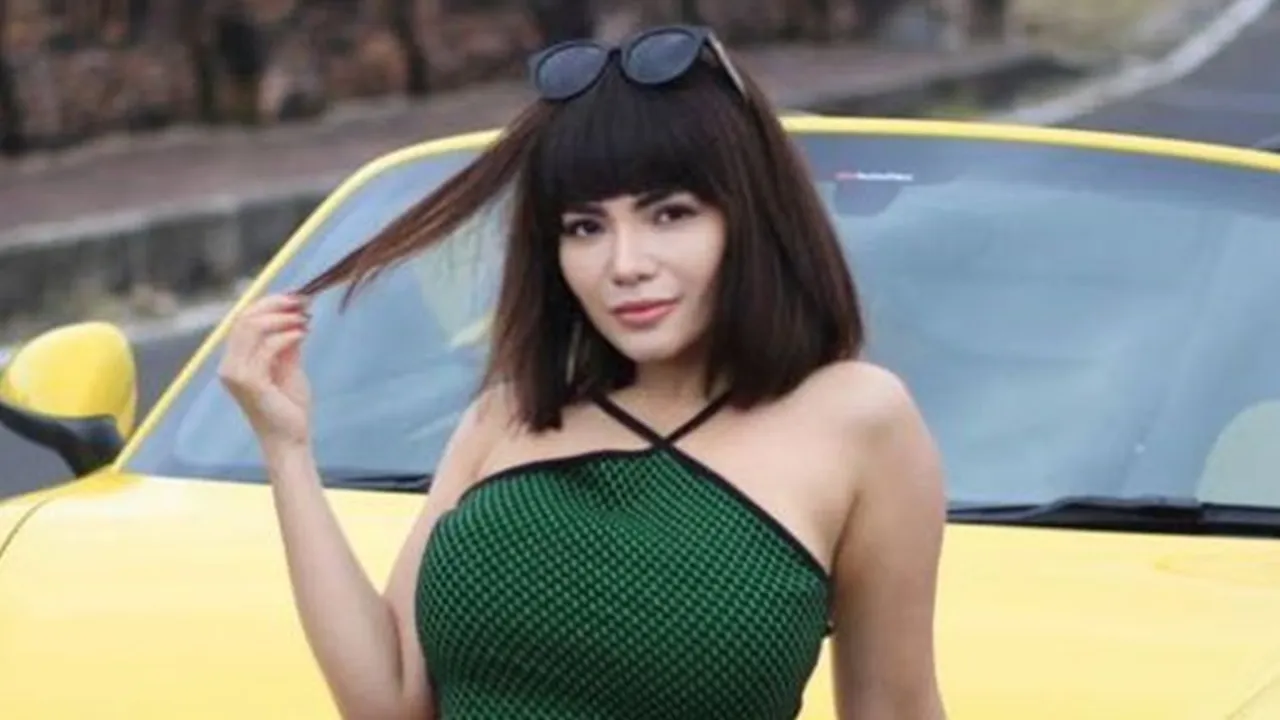Stres Karena PPKM, Dinar Candy Pingin Turun ke Jalan Kenakan Bikini