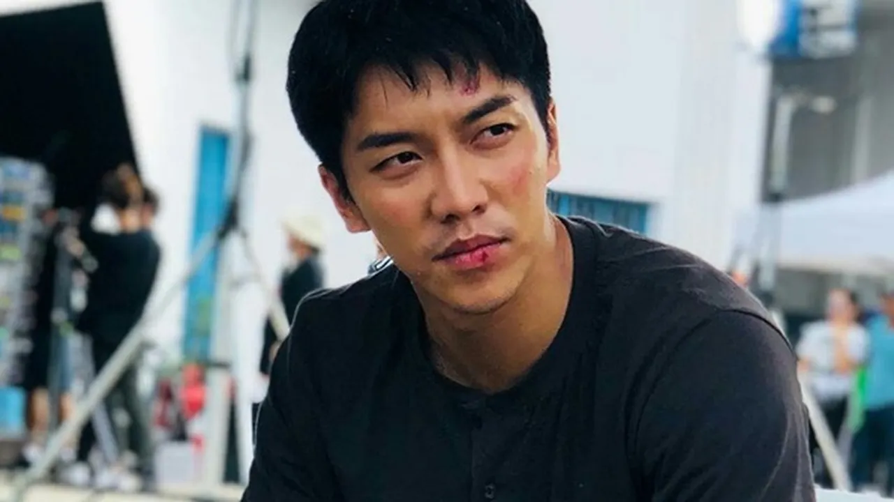 Style Rambut Blonde, Lee Seung Gi Bikin Ngakak Orang-Orang di Lokasi Syuting