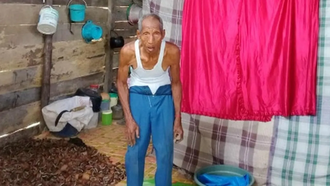Suami Istri Lansia Tahan Lapar dengan Ikat Pinggang, Rumahnya Mirip Kandang