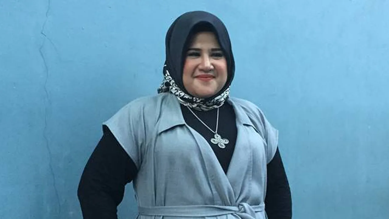 Suami Terjerat Narkoba Lagi, Dhawiya Pergi Umrah Untuk Tenangkan Diri
