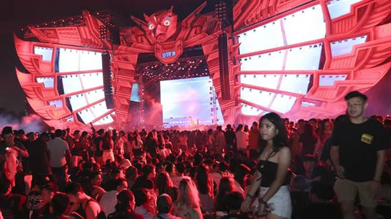 Suasana Berubah Khidmat Ketika Lagu 'Indonesia Raya' Berkumandang di DWP 2019