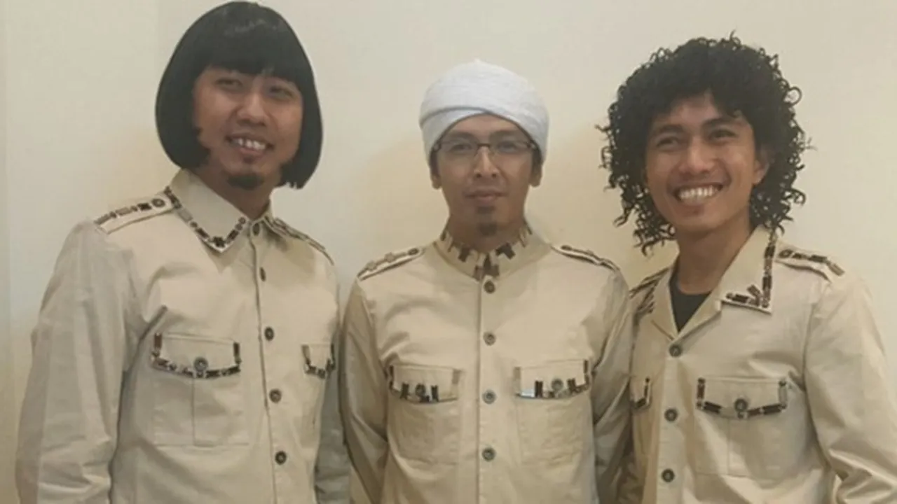 Suasana Penuh Duka Menyelimuti Pemakaman Anak Pertama Aa Jimmy Suasana Penuh Duka Menyelimuti Pemakaman Anak Pertama Aa Jimmy