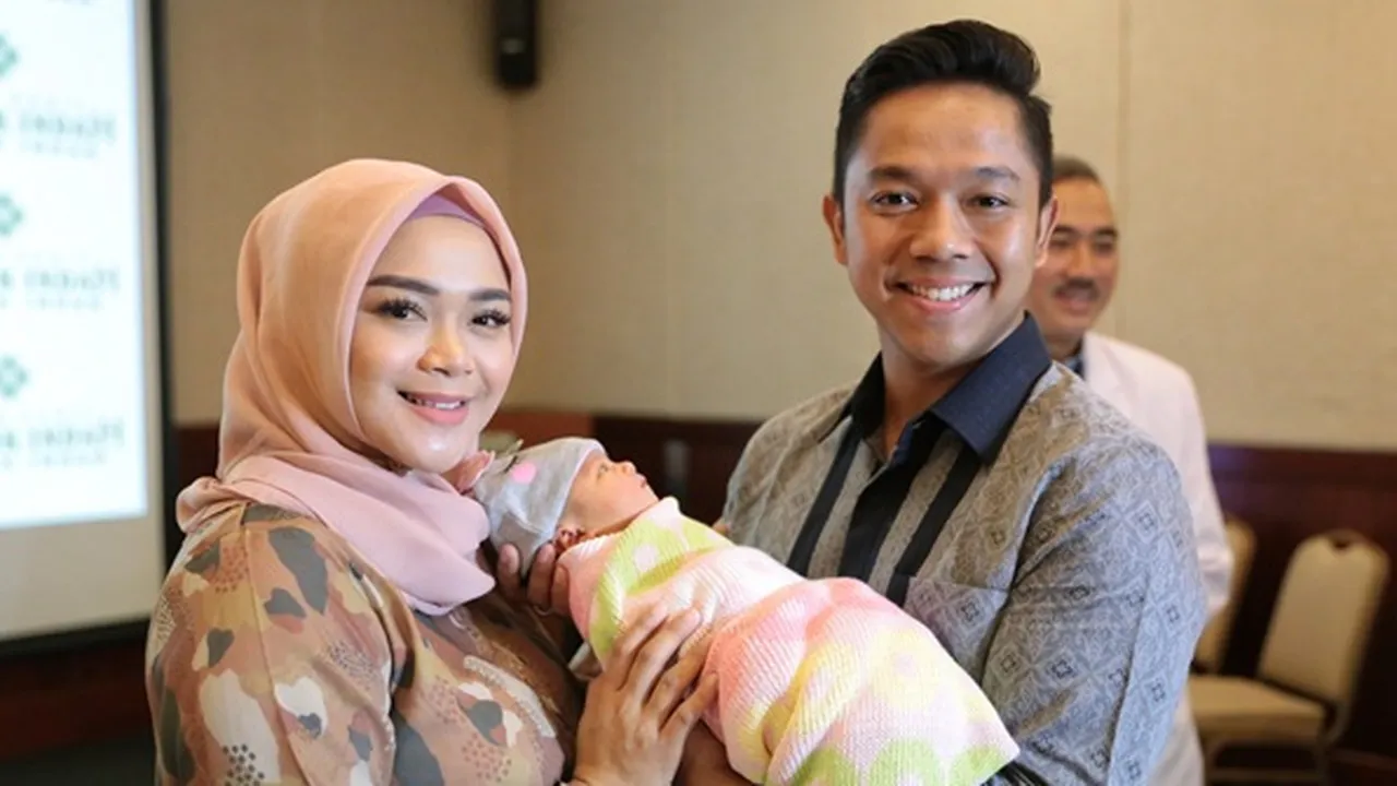 Sudah Melahirkan, Sheza Idris Siap Kembali ke Dunia Entertain? Sudah Melahirkan, Sheza Idris Siap Kembali ke Dunia Entertain?