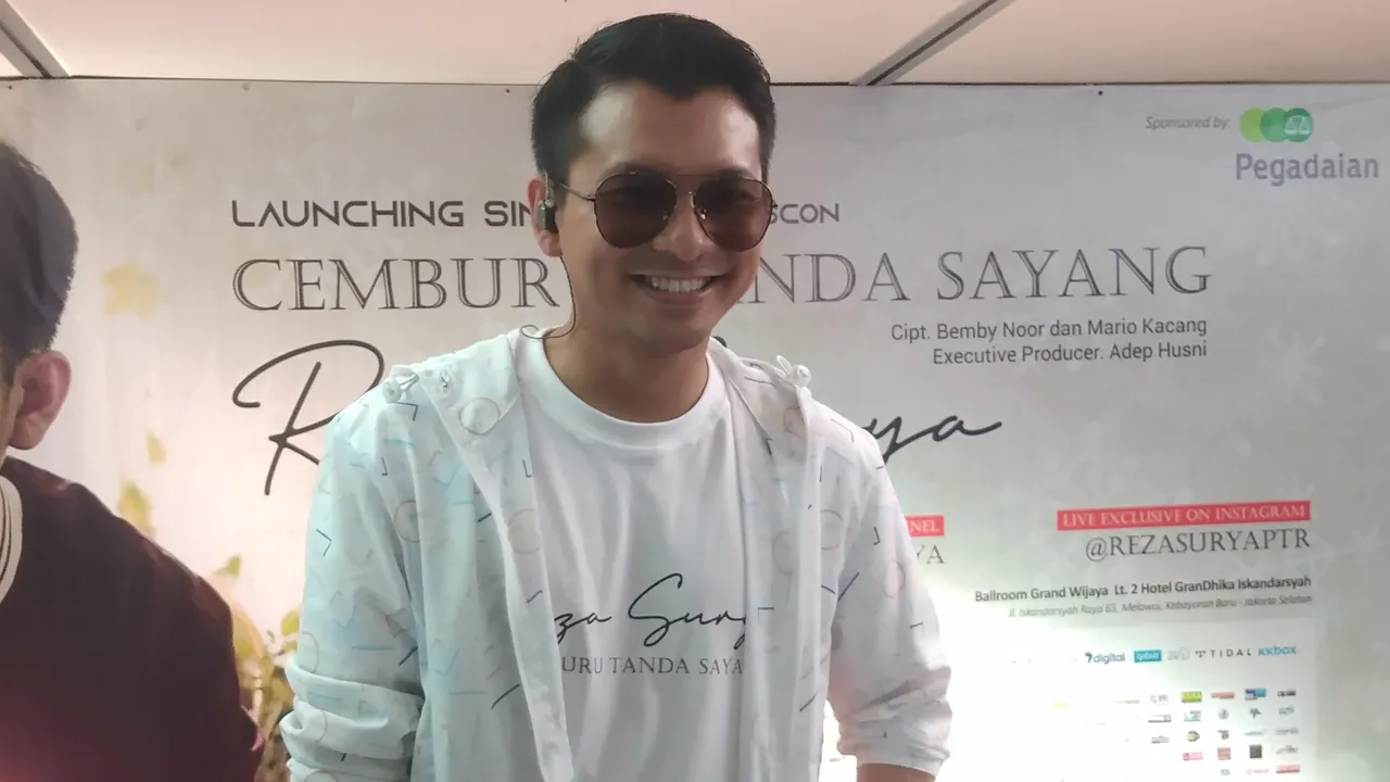 Sudah Putus, Reza Surya Luncurkan Cemburu Tanda Sayang Untuk Ria Ricis Sudah Putus, Reza Surya Luncurkan Cemburu Tanda Sayang Untuk Ria Ricis