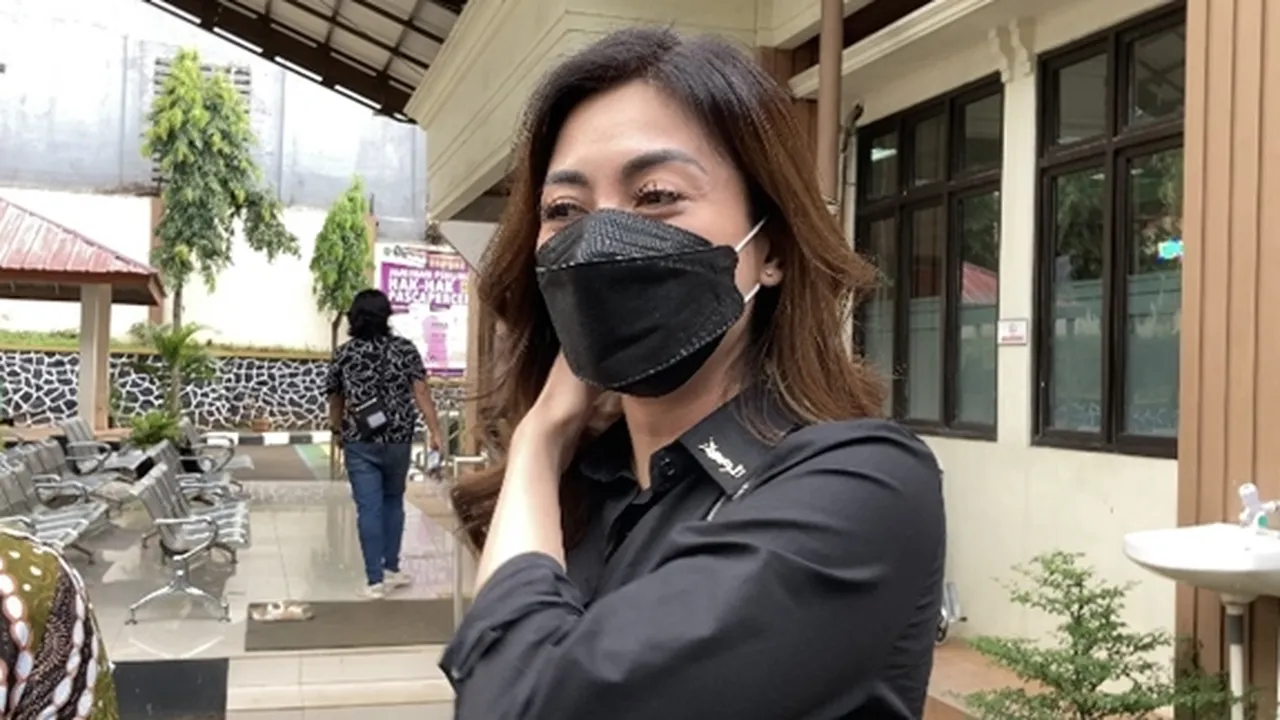 Sudah Tak Ada Dendam, Dhena Devanka Akui Hubungannya dengan Jonathan Frizzy Lebih Baik