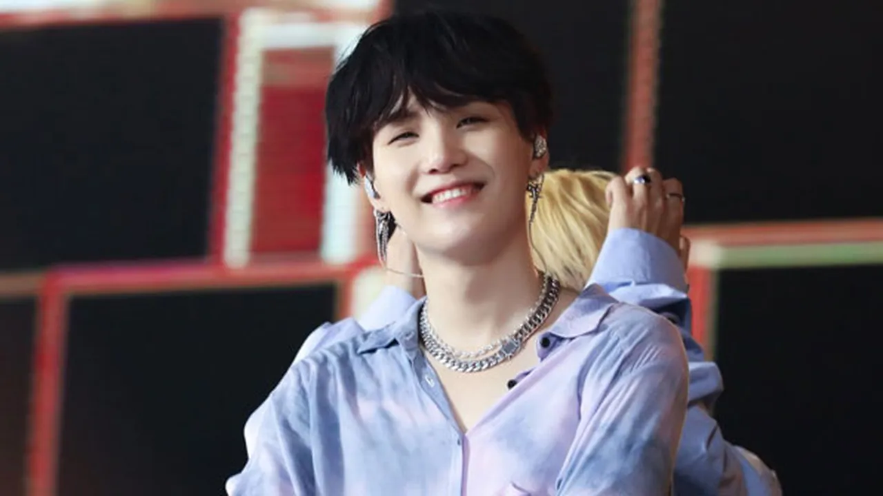 Suga BTS Dikabarkan Beli Rumah Rp 42,9 Miliar & Dibayar Tunai Suga BTS Dikabarkan Beli Rumah Rp 42,9 Miliar & Dibayar Tunai