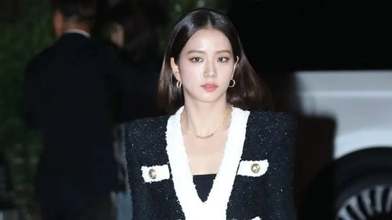 Sulap Kocak Ala Jisoo BLACKPINK, Keluarkan Burung dari Jubah Sampai Menghilang