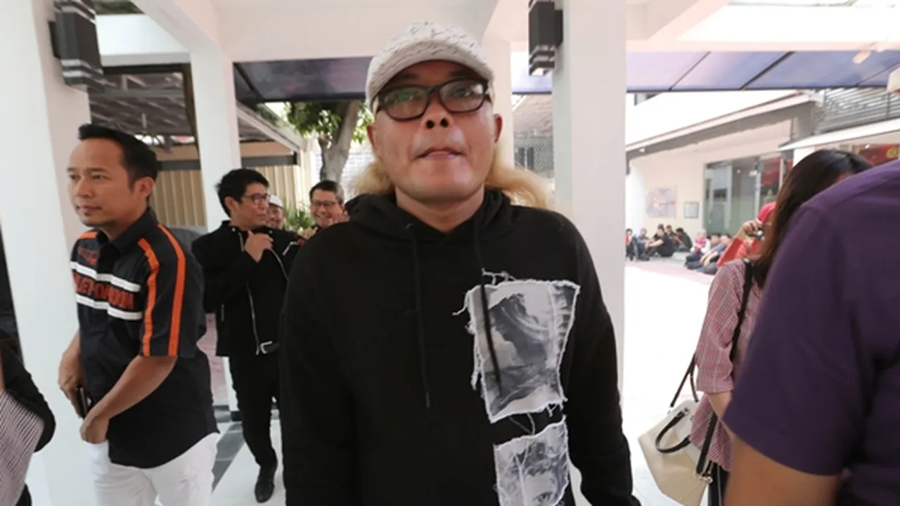 Sule Masih Terkenang Mendiang Lina, Karaoke Nyanyikan Lagu Sunda Sule Masih Terkenang Mendiang Lina, Karaoke Nyanyikan Lagu Sunda