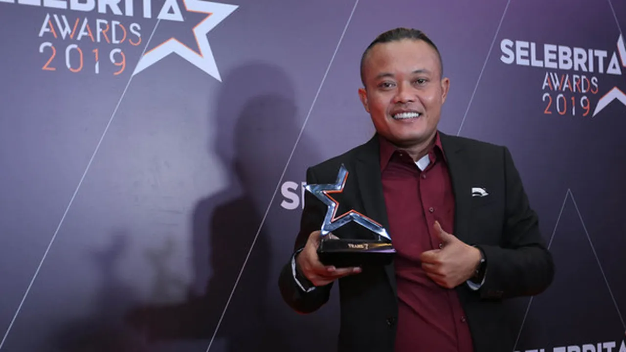 Sule Ungkap Mantan Istri Sudah Menikah Lagi, Tak Kabari Dirinya dan Anak-Anak Sule Ungkap Mantan Istri Sudah Menikah Lagi, Tak Kabari Dirinya dan Anak-Anak