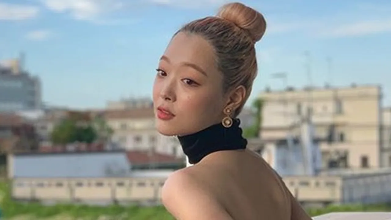 Sulli Posting di IG Sehari Sebelum Dilaporkan Meninggal, Fans Masih Tak Percaya