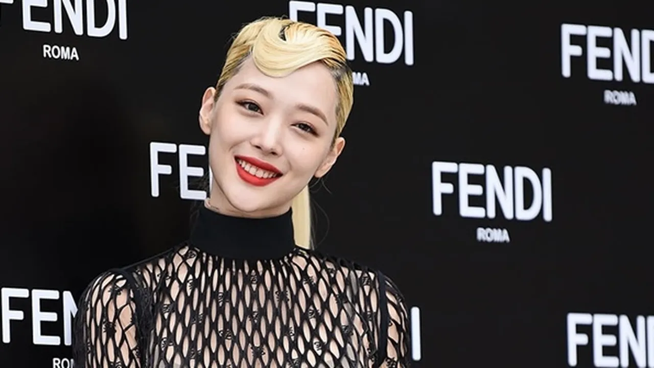 Sulli Tak Bisa Dihubungi Manajer Sejak Hari Minggu, Keluarga Butuh Kepastian