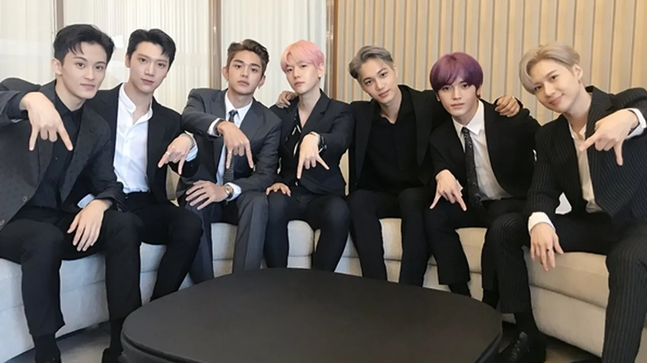 SuperM Posting Foto Topless Setelah Debut, Bulu Kaki Kai & Lucas Jadi Perhatian