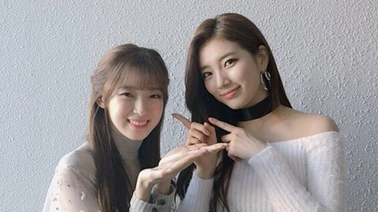 Suzy dan Arin Oh My Girl Dibilang Cocok Jadi Kakak Beradik dalam Pemotretan Ini, Setuju? Suzy dan Arin Oh My Girl Dibilang Cocok Jadi Kakak Beradik dalam Pemotretan Ini, Setuju?