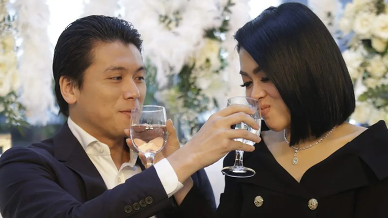 Syahrini & Reino Barack Kompak Posting Foto Akad Nikah, Romantis!