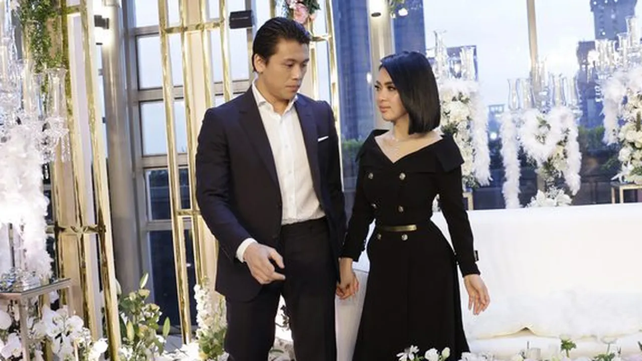 Syahrini: Akun Haters Muncul Setelah Ada Status 'Makan Teman Lagi Hits' Luna Maya Syahrini: Akun Haters Muncul Setelah Ada Status 'Makan Teman Lagi Hits' Luna Maya