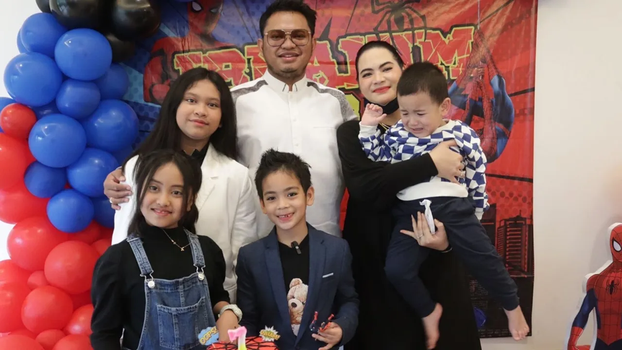 Syhalimar Malik Bangga Bisa Rawat dan Besarkan Anak Meski Sebagai Single Fighter