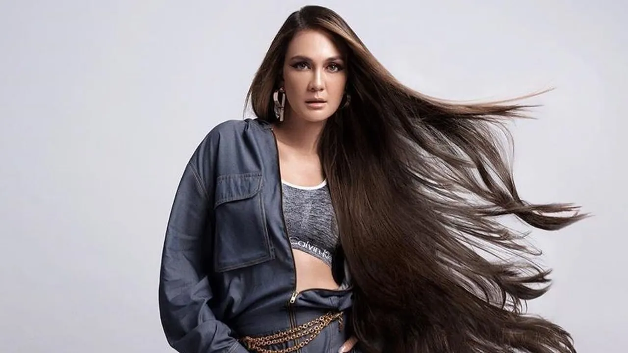 Tak Ambil Pusing Soal Hubungan Percintaan, Luna Maya: Doain Aja Ya