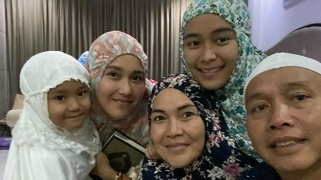 Tak Gelar Open House, Ayu Ting Ting Hanya Berlebaran dengan Keluarga Inti
