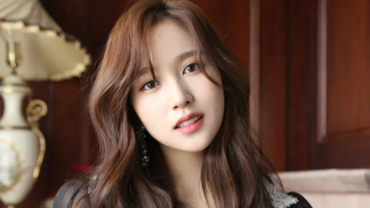 Tak hanya Nayeon, Mina TWICE Juga Punya Sasaeng Fans