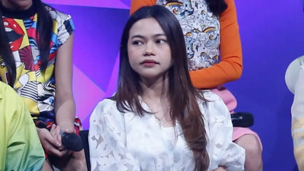 Tak Hanya Penuhi Undangan KBRI, Ternyata Rara LIDA Lakukan Hal Ini Di Rusia