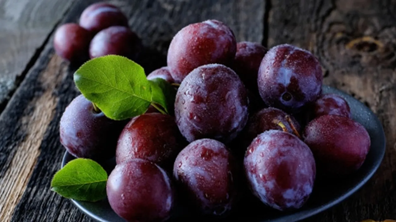 10 Manfaat Buah Plum Bagi Kesehatan Tubuh, Tak Hanya Turunkan Berat Badan