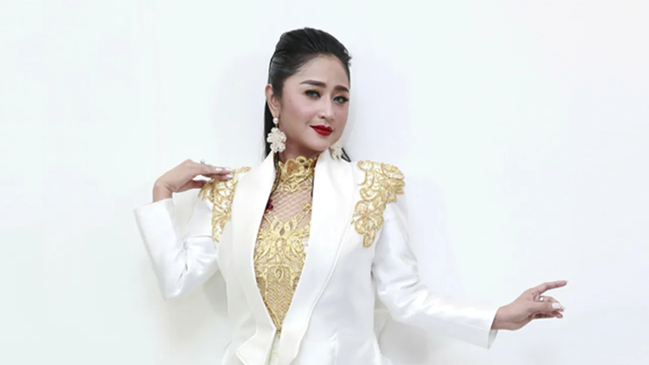 Tak Ingin Disebut Ikut-Ikutan, Dewi Perssik Mengaku Sudah Tekuni Pole Dance Sejak Tahun 2013