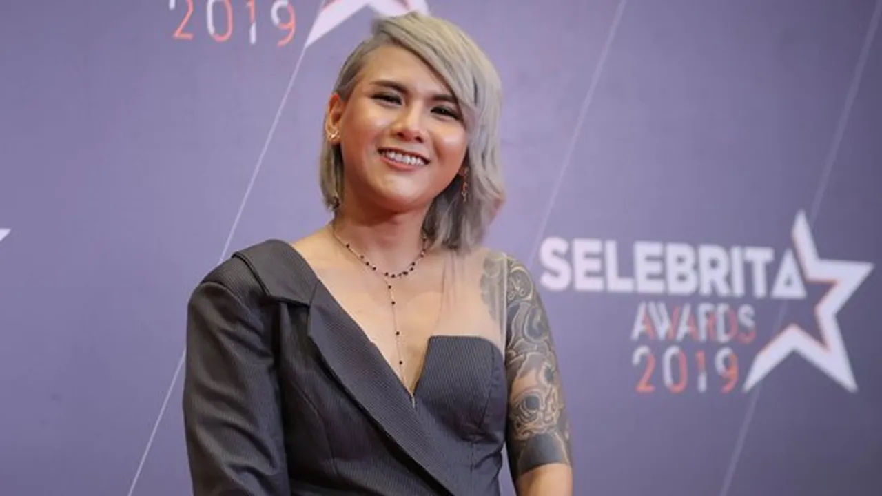 Tak Lagi Dekat dengan Roy Kiyoshi, Evelyn Bantah Dirinya Pacari Cewek