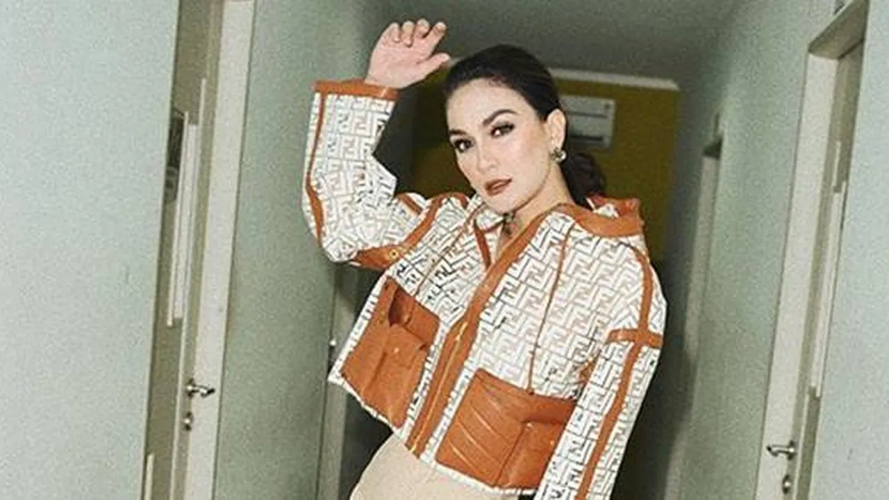 Tak Mau Ketinggalan, Luna Maya Juga Rasakan Serunya DWP 2019 Bareng Faisal Nasimuddin Tak Mau Ketinggalan, Luna Maya Juga Rasakan Serunya DWP 2019 Bareng Faisal Nasimuddin