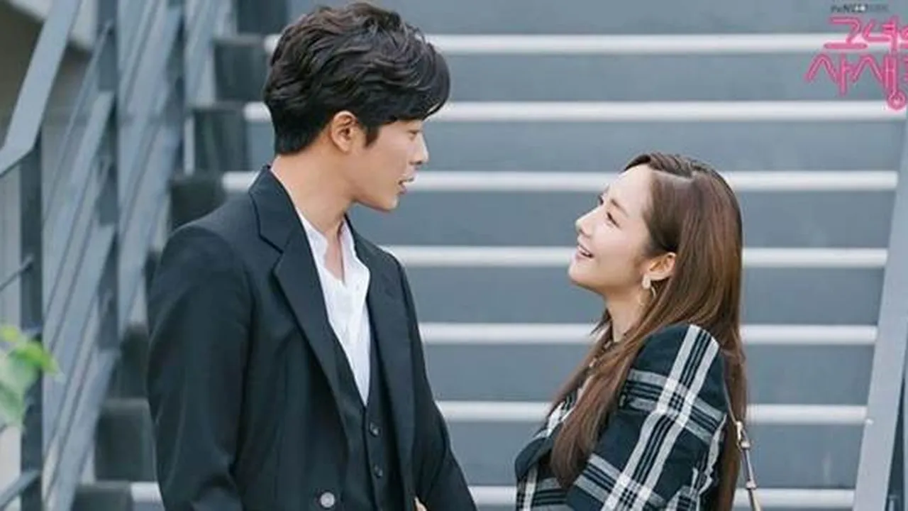 Tak Mau Pisah, Kim Jae Wook Pakaikan Lipstik di Bibir Park Min Young