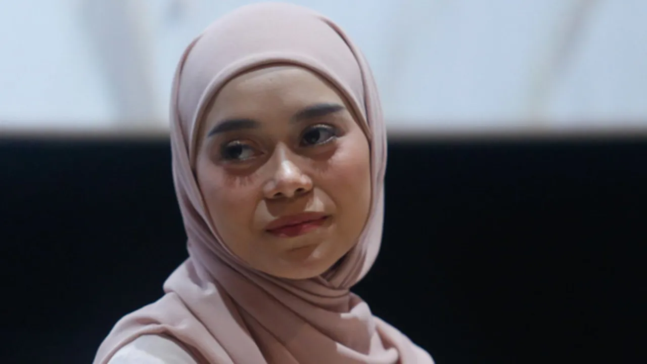 Tak Penuhi Undangan Pernikahan Via Vallen dan Chevra Yolandi, Lesti Minta Maaf