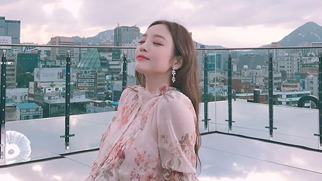 Tak Sadar Baju Melorot, Dada Goo Hara Terlihat Publik Saat Tampil di TV Jepang