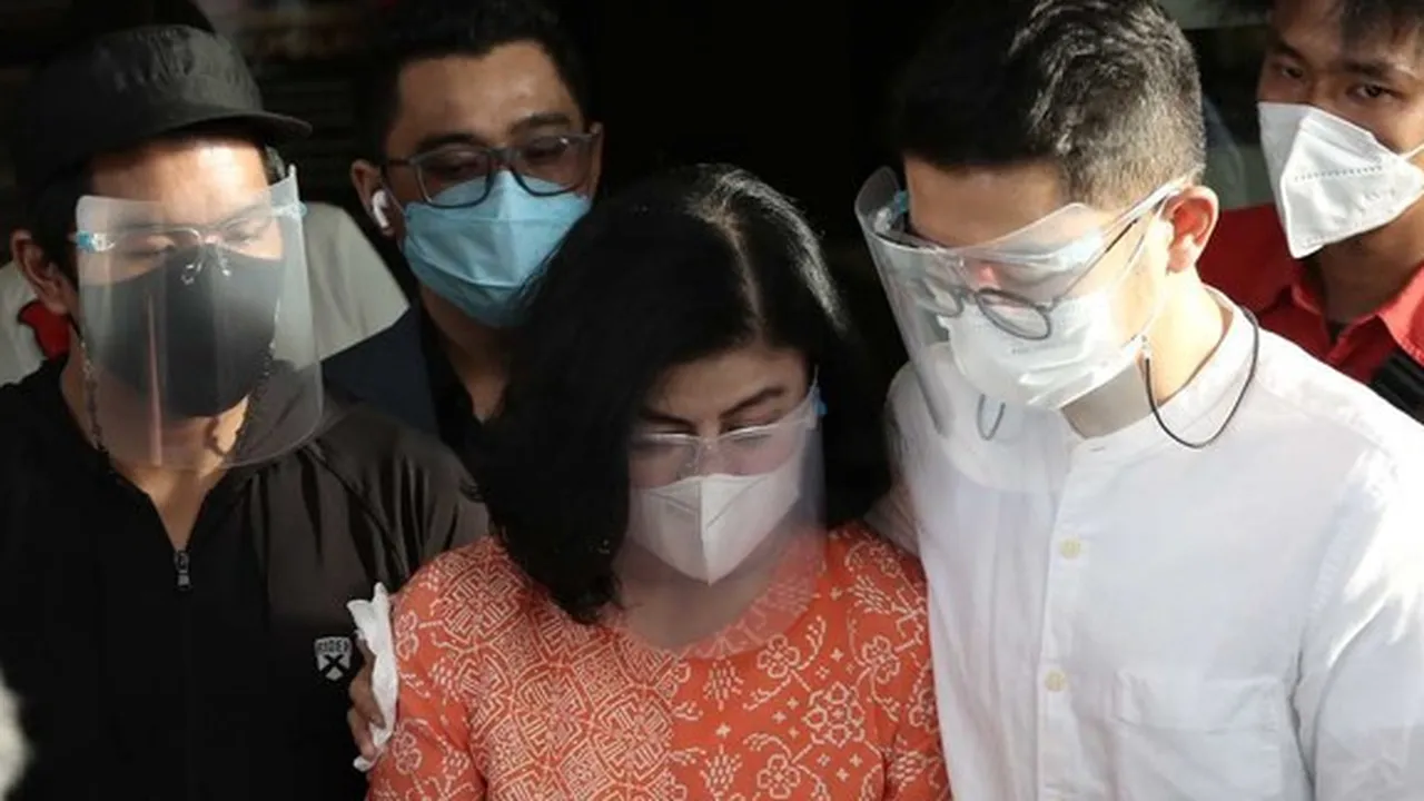 Tak Terima Disebut Selingkuh, Desiree Tarigan Laporkan Hotma Sitompul ke Polisi Tak Terima Disebut Selingkuh, Desiree Tarigan Laporkan Hotma Sitompul ke Polisi