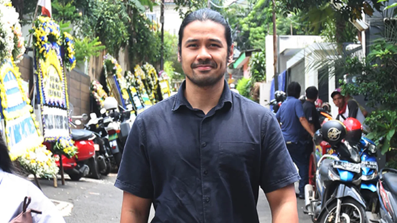 Takut Jarum Suntik, Begini Cara Chicco Jerikho Ikut Vaksinasi Covid-19 Takut Jarum Suntik, Begini Cara Chicco Jerikho Ikut Vaksinasi Covid-19