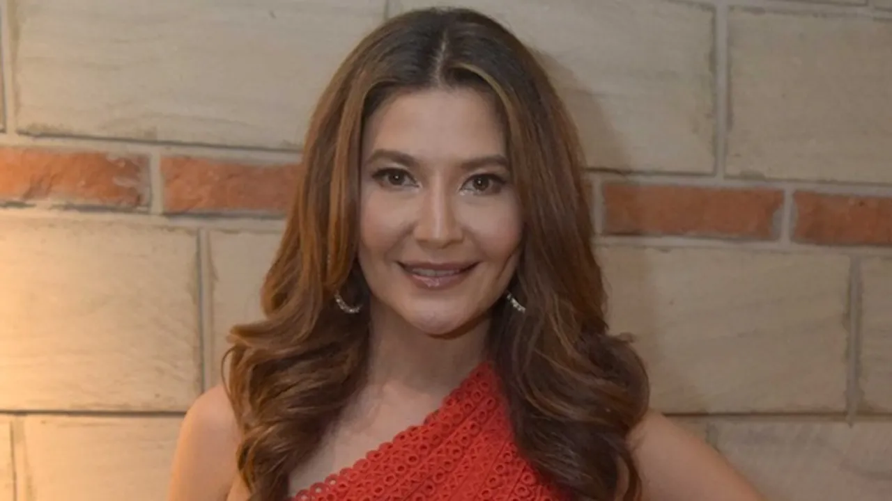 Tamara Bleszynski & Kenzou Hadiri Pernikahan Sang Pengasuh, Dandan Sederhana