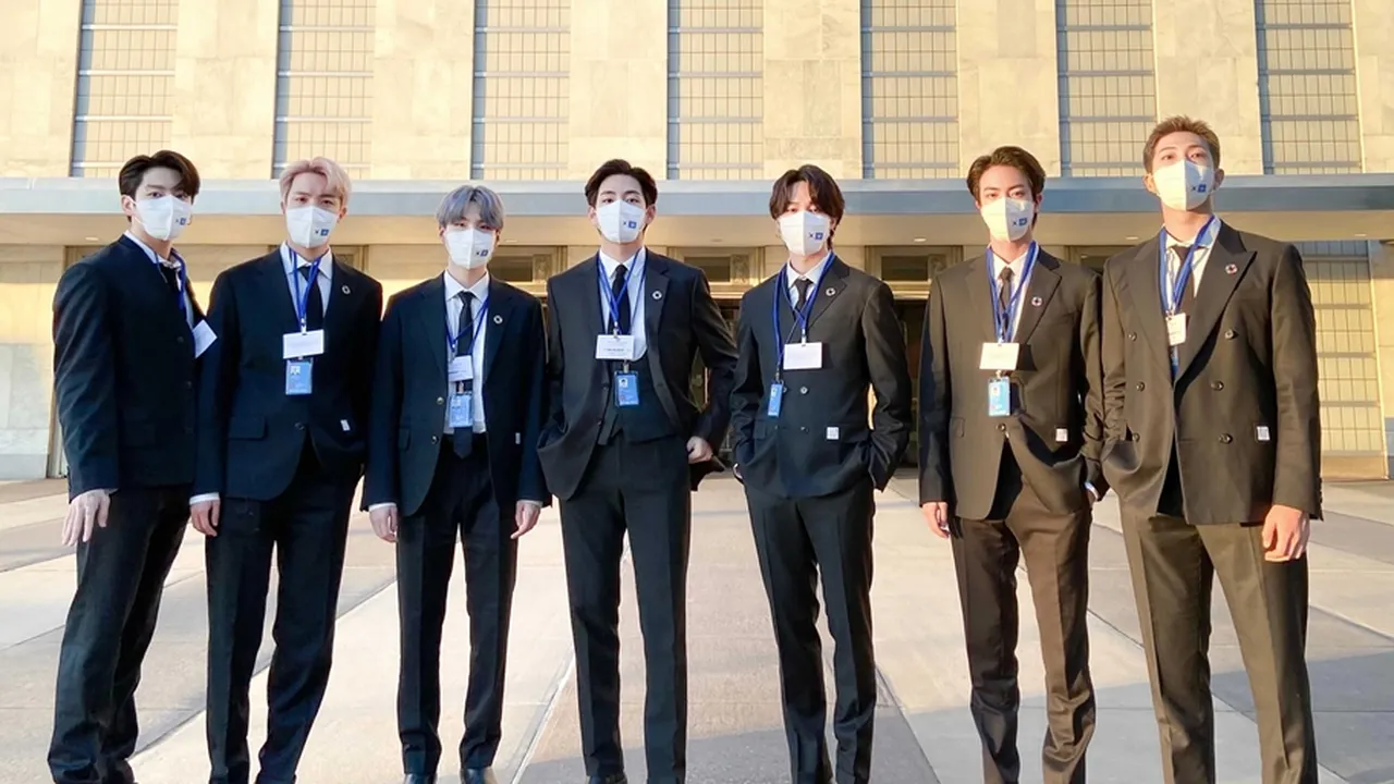 Tampak Keren, Setelan Jas BTS Saat Pidato di PBB Ternyata Fashion Daur Ulang