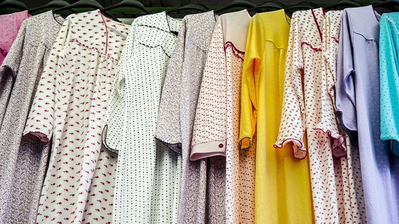Tampil Anggun dengan Gamis Polos Modern 2025, Pilih Sesuai Usia dan Kebutuhan