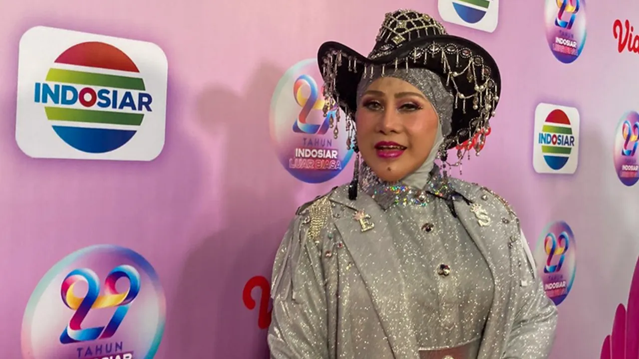 Tampil Apik Bersama Rossa di Konser Raya 29 Tahun Indosiar Luar Biasa, Elvy Sukaesih: It's Oke