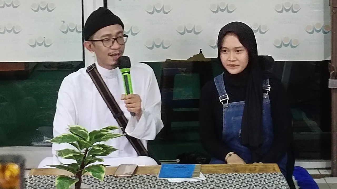 Tampil Bareng Gadis Berhijab, Aming Jawab Rumor Punya Pacar Baru