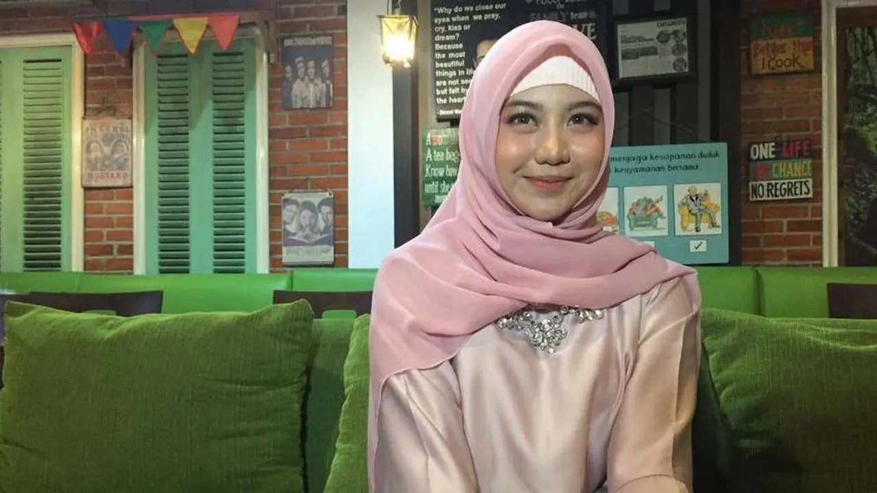 Tampil Berhijab Saat Bukber Bareng Penggemar, Ghea Indrawari Hijrah?