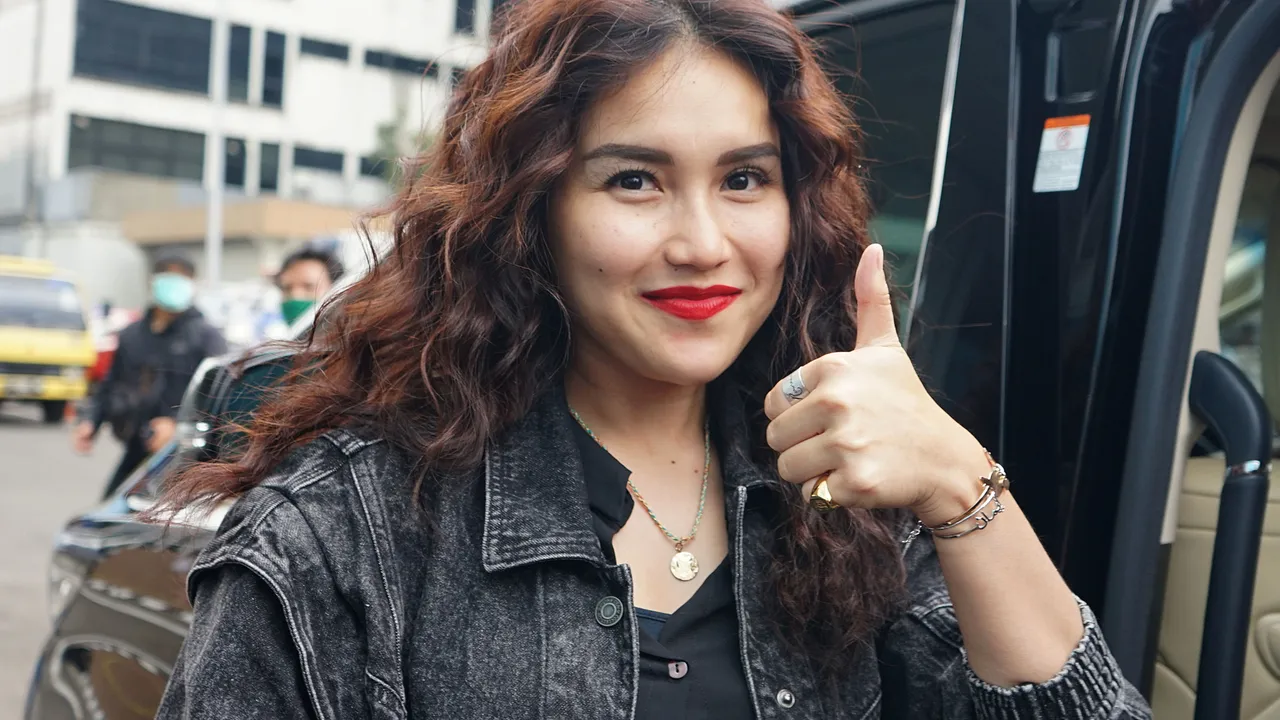 Tampil Dengan Suasana Baru, Ini Alasan Ayu Ting Ting Ubah Gaya Rambutnya