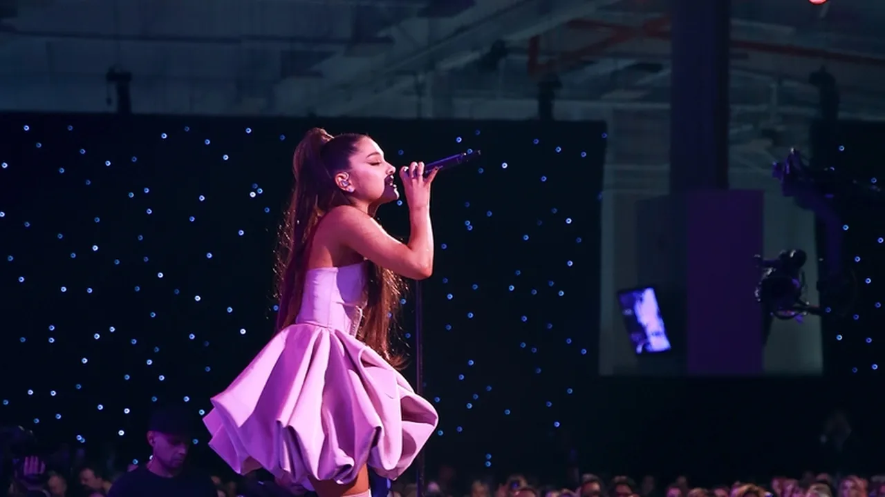 Tampil di 'Coachella Festival', Ariana Grande Dilempar Lemon