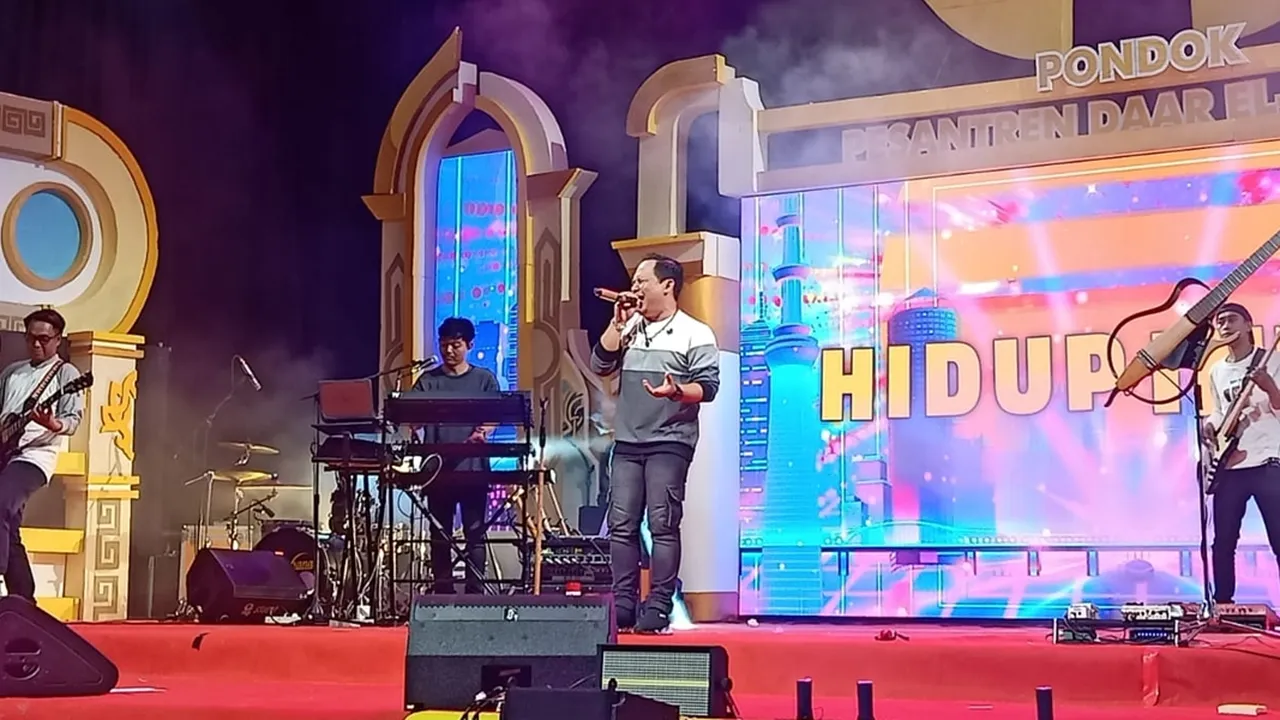 Tampil di Depan Santri Daar El-Qolam, Wali Band Mengaku Merinding